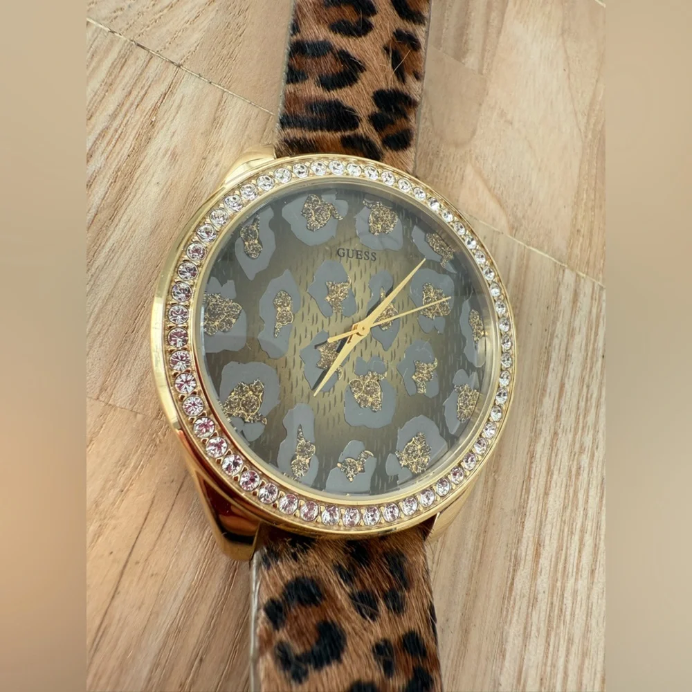 Guess ladies gold tone leopard print watch NEW BATTERY